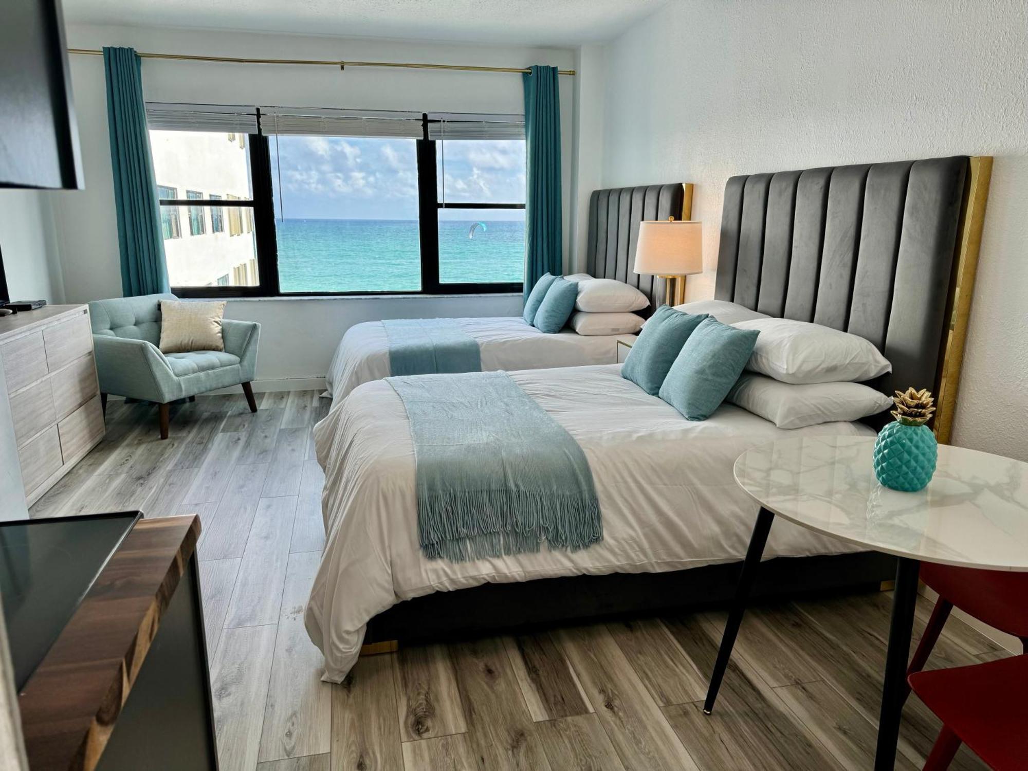 Directly On The Beach With Pool & Ocean View ميامي بيتش المظهر الخارجي الصورة