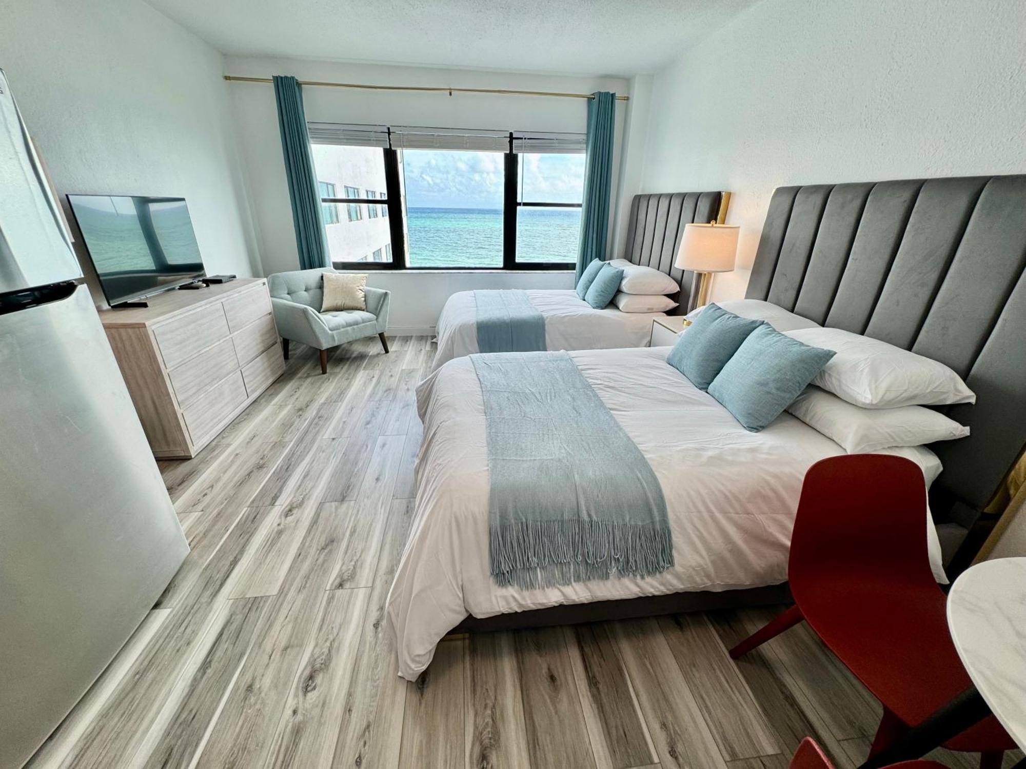 Directly On The Beach With Pool & Ocean View ميامي بيتش المظهر الخارجي الصورة
