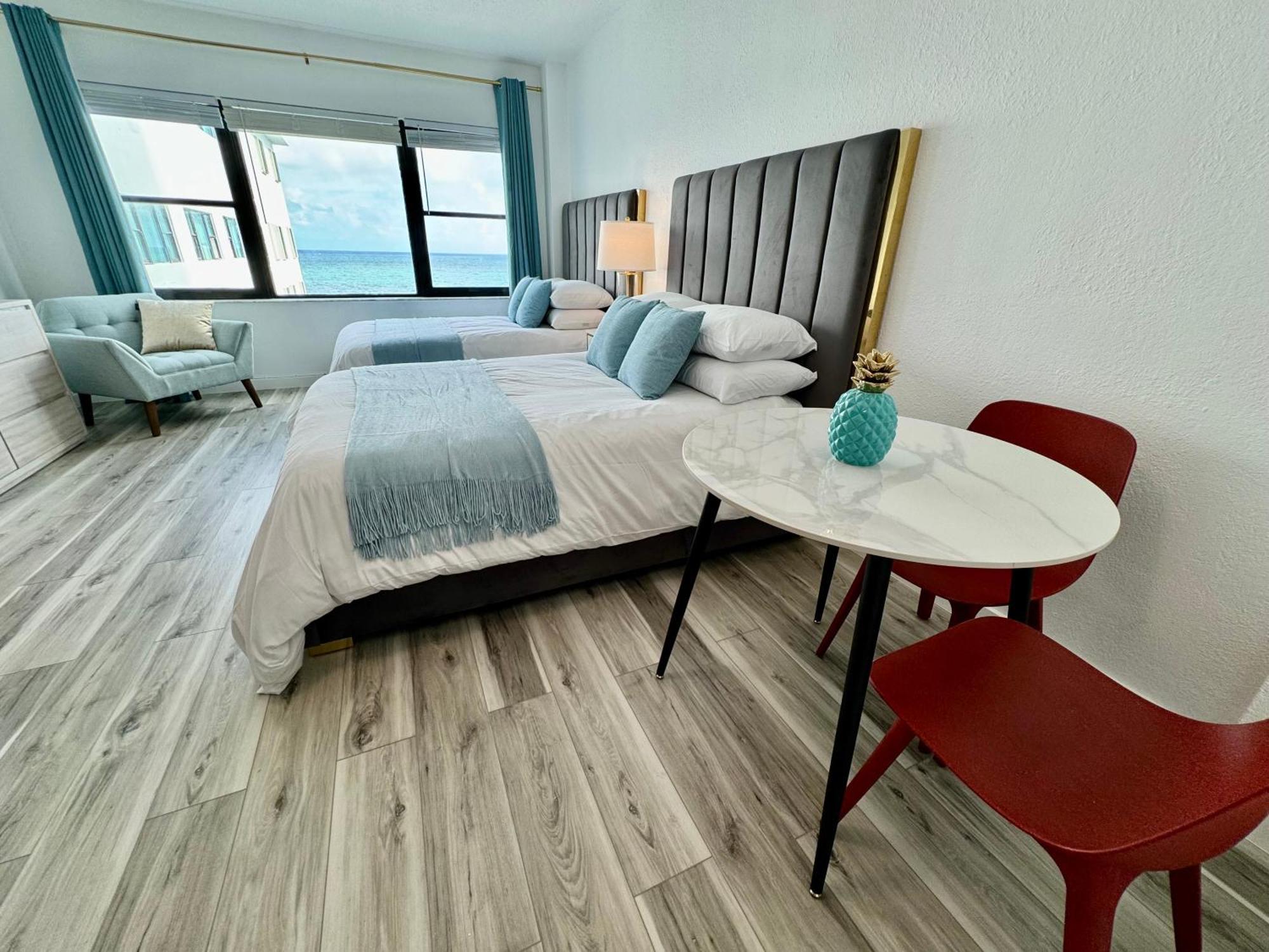 Directly On The Beach With Pool & Ocean View ميامي بيتش المظهر الخارجي الصورة